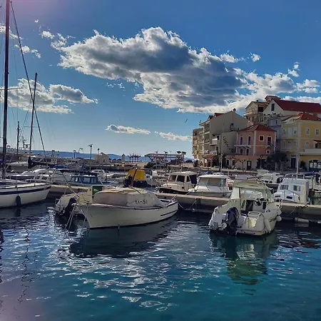 File Five Podgora