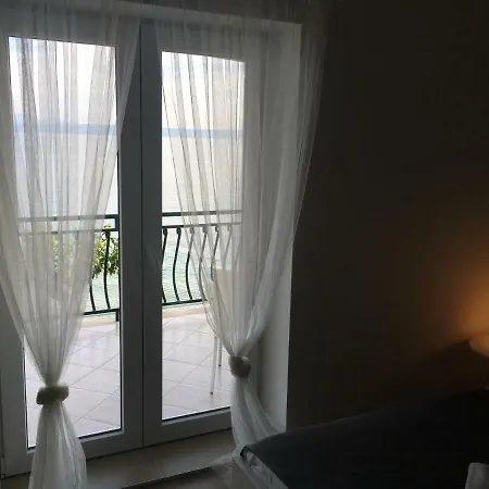 File Five Apartment