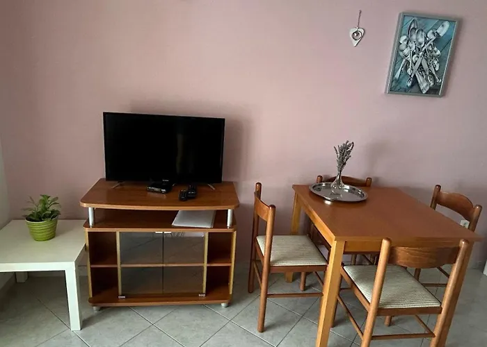 File Five Apartment *